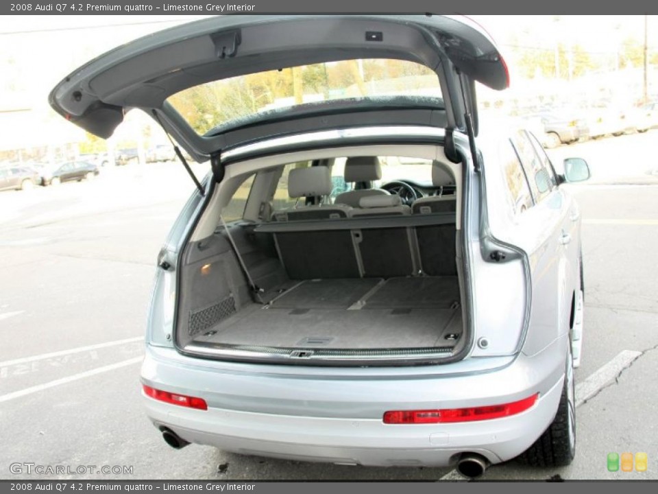 Limestone Grey Interior Trunk for the 2008 Audi Q7 4.2 Premium quattro #46273549