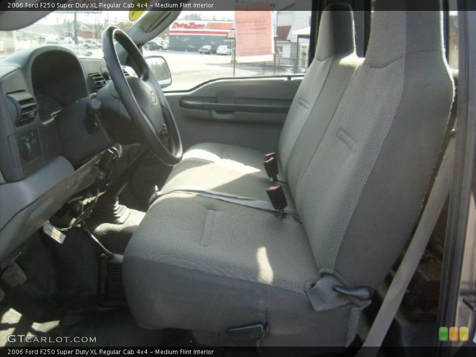 Medium Flint Interior Photo for the 2006 Ford F250 Super Duty XL Regular Cab 4x4 #46273747