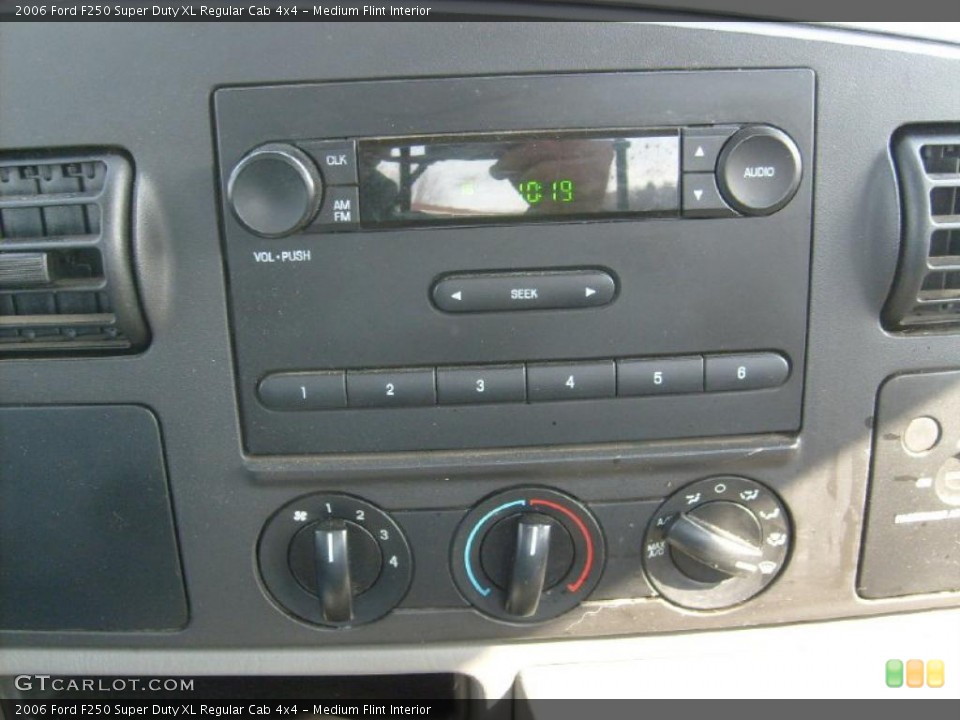Medium Flint Interior Controls for the 2006 Ford F250 Super Duty XL Regular Cab 4x4 #46273858