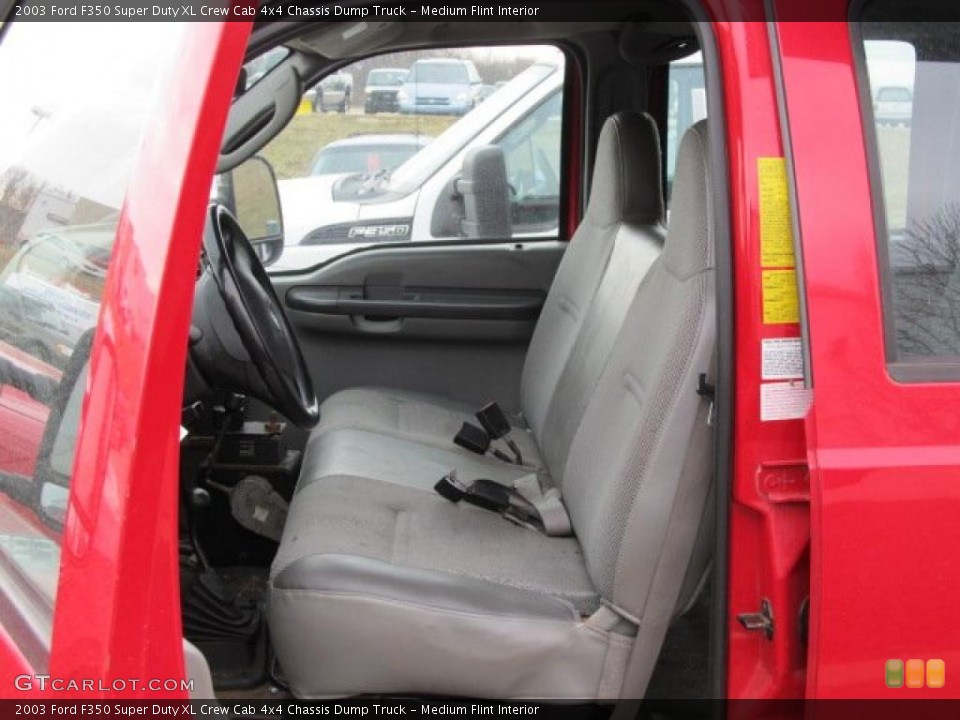 Medium Flint Interior Photo for the 2003 Ford F350 Super Duty XL Crew Cab 4x4 Chassis Dump Truck #46277809