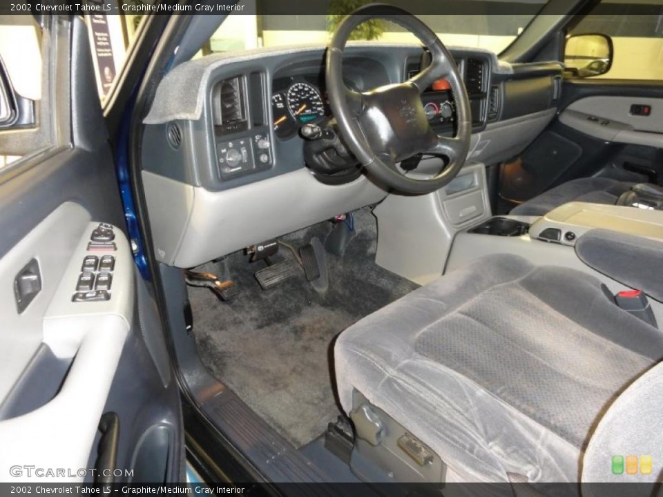Graphite/Medium Gray Interior Photo for the 2002 Chevrolet Tahoe LS #46281444