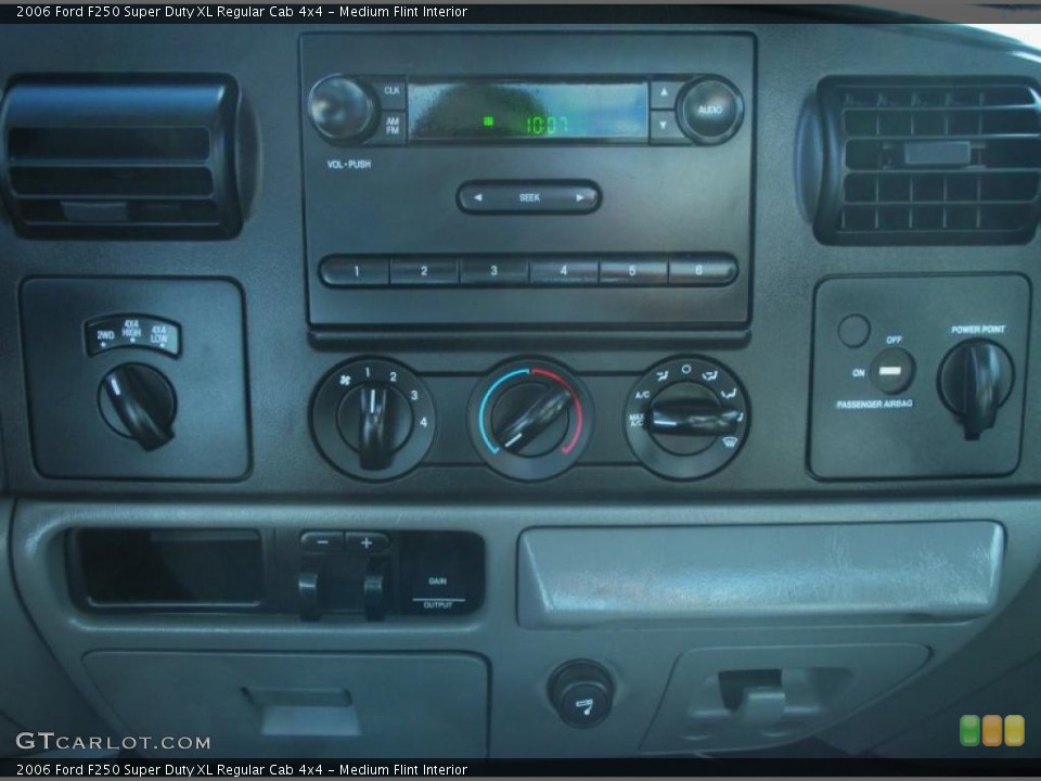 Medium Flint Interior Controls for the 2006 Ford F250 Super Duty XL Regular Cab 4x4 #46291786