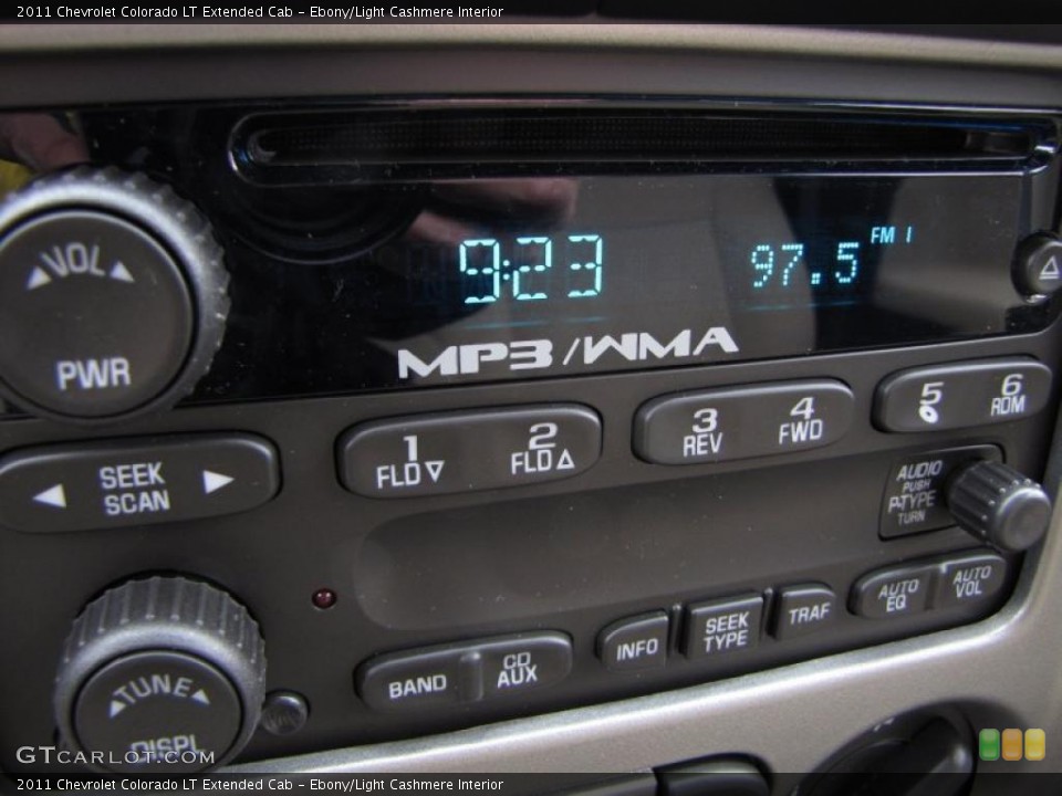 Ebony/Light Cashmere Interior Controls for the 2011 Chevrolet Colorado LT Extended Cab #46302529