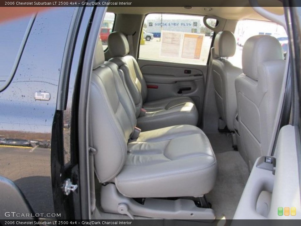 Gray/Dark Charcoal Interior Photo for the 2006 Chevrolet Suburban LT 2500 4x4 #46305643