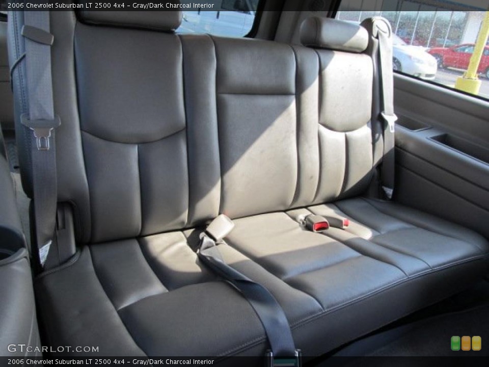 Gray/Dark Charcoal Interior Photo for the 2006 Chevrolet Suburban LT 2500 4x4 #46305649