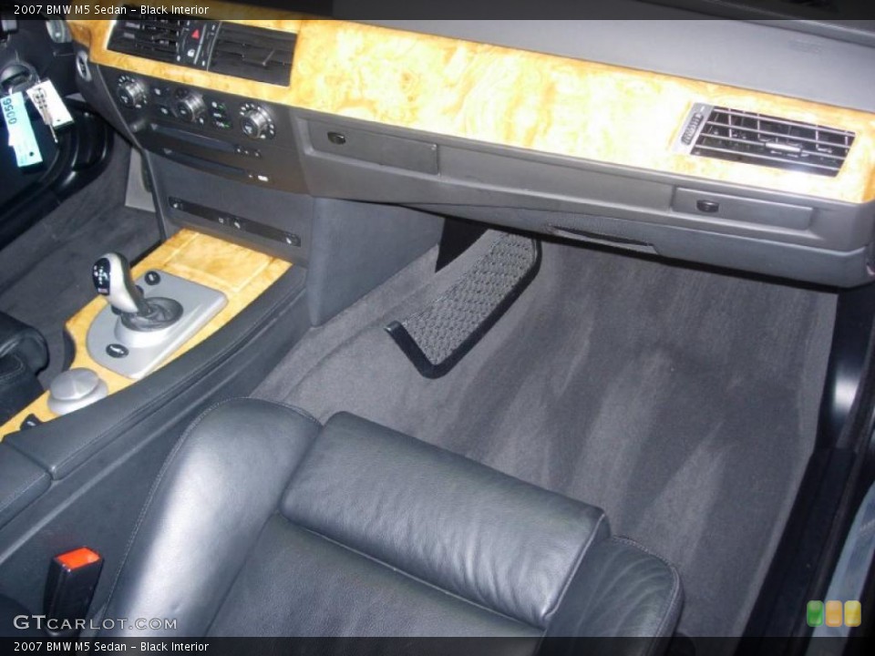 Black Interior Photo for the 2007 BMW M5 Sedan #46306274