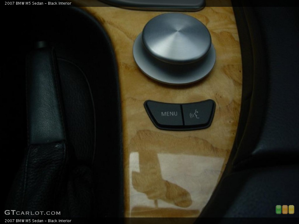 Black Interior Controls for the 2007 BMW M5 Sedan #46306433