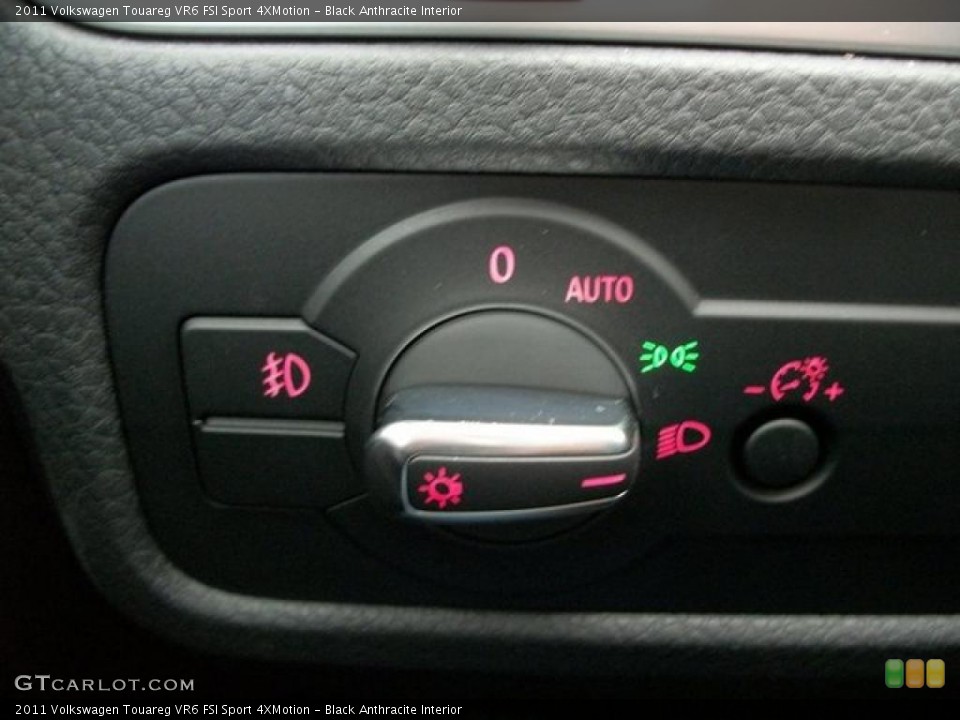 Black Anthracite Interior Controls for the 2011 Volkswagen Touareg VR6 FSI Sport 4XMotion #46306613