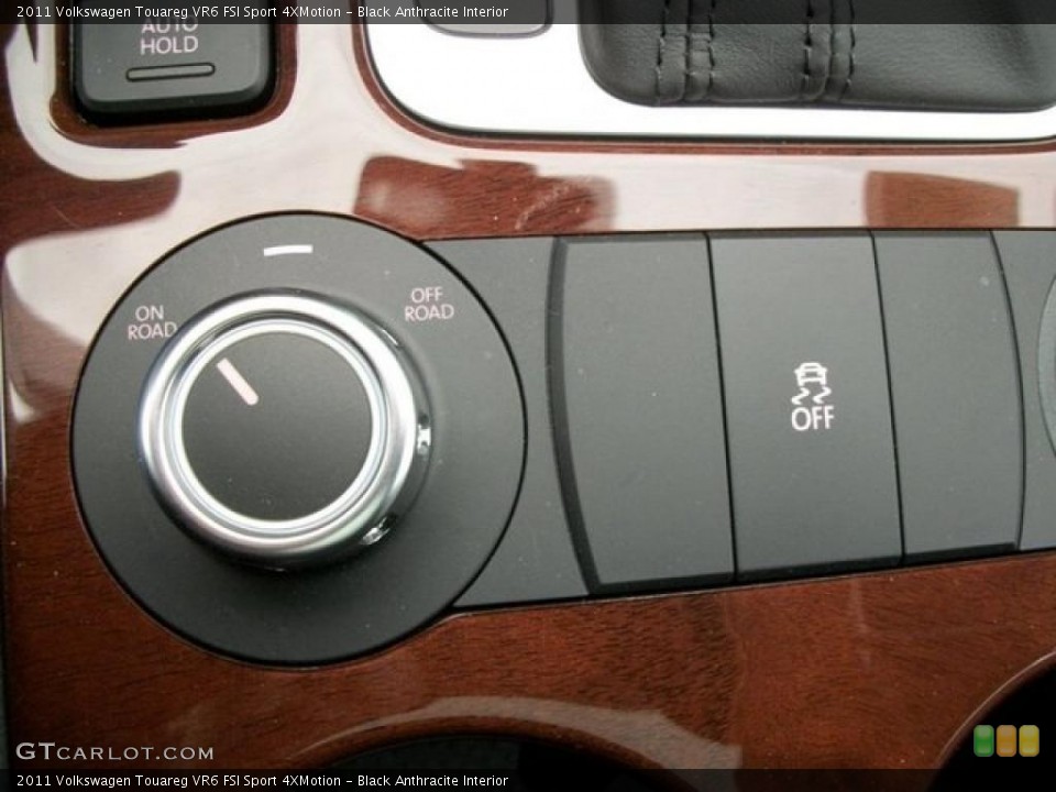 Black Anthracite Interior Controls for the 2011 Volkswagen Touareg VR6 FSI Sport 4XMotion #46306697