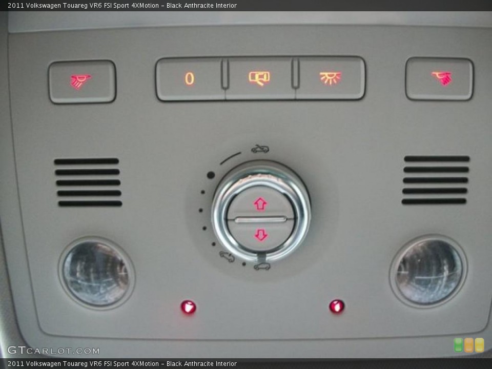 Black Anthracite Interior Controls for the 2011 Volkswagen Touareg VR6 FSI Sport 4XMotion #46306724