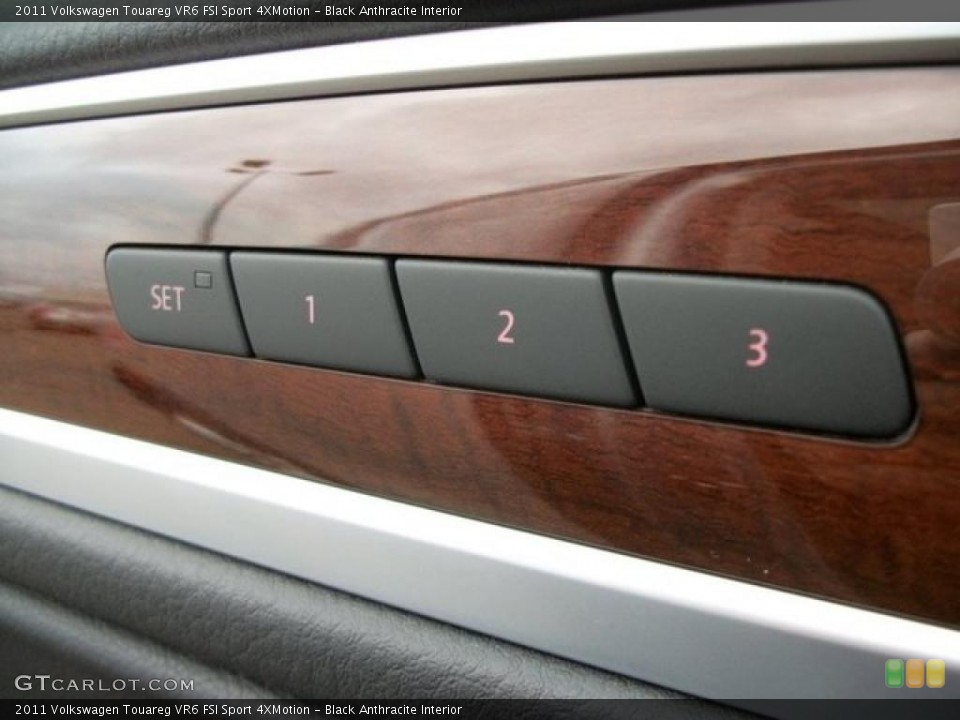 Black Anthracite Interior Controls for the 2011 Volkswagen Touareg VR6 FSI Sport 4XMotion #46306772