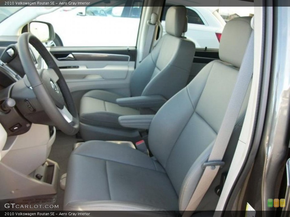 Aero Gray Interior Photo for the 2010 Volkswagen Routan SE #46308221