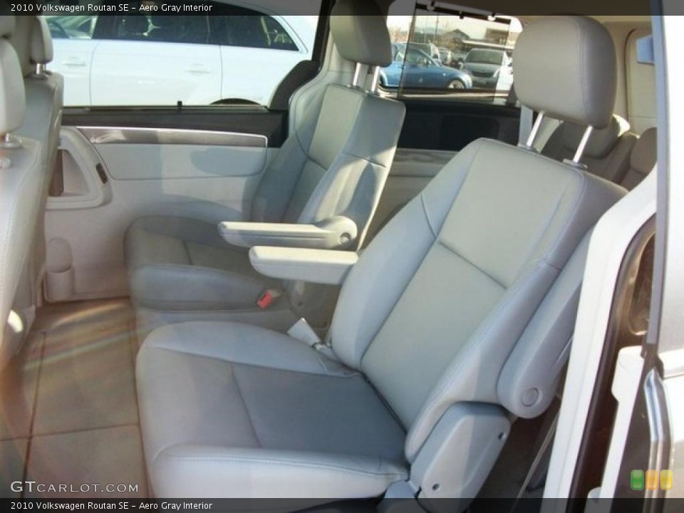 Aero Gray Interior Photo for the 2010 Volkswagen Routan SE #46308548
