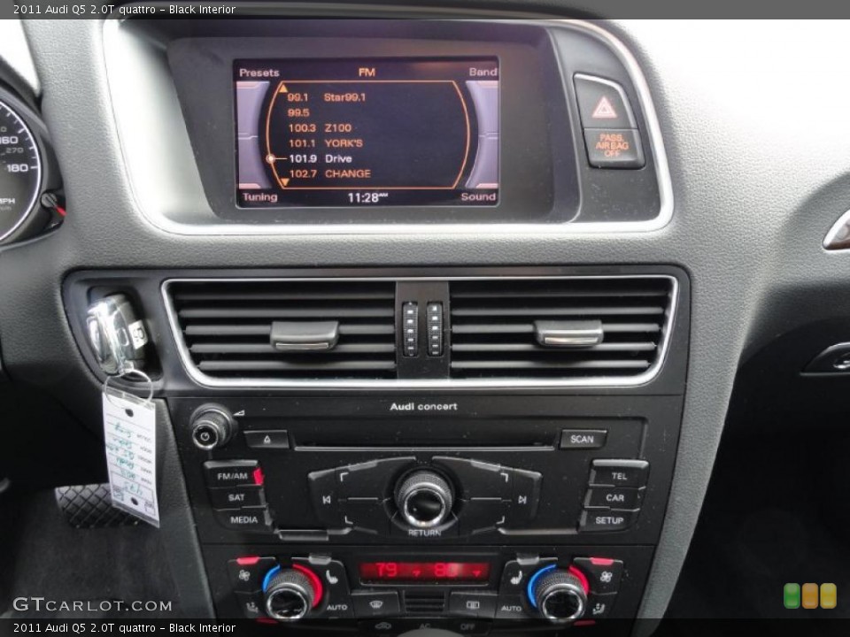 Black Interior Controls for the 2011 Audi Q5 2.0T quattro #46320591
