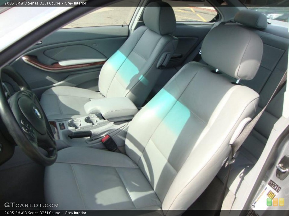 Grey Interior Photo for the 2005 BMW 3 Series 325i Coupe #46330263