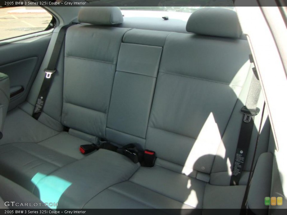 Grey Interior Photo for the 2005 BMW 3 Series 325i Coupe #46330290