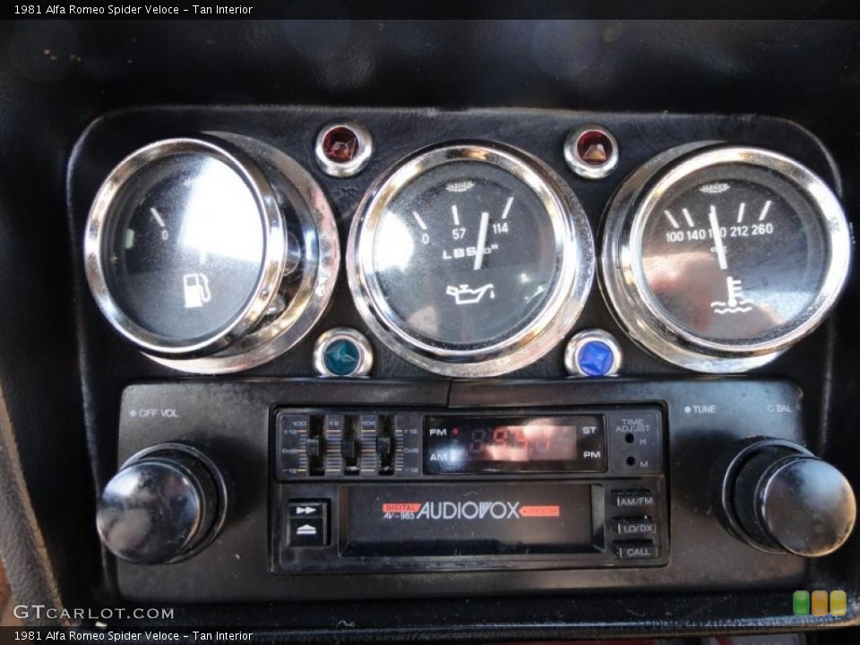 Tan Interior Controls for the 1981 Alfa Romeo Spider Veloce #46331112