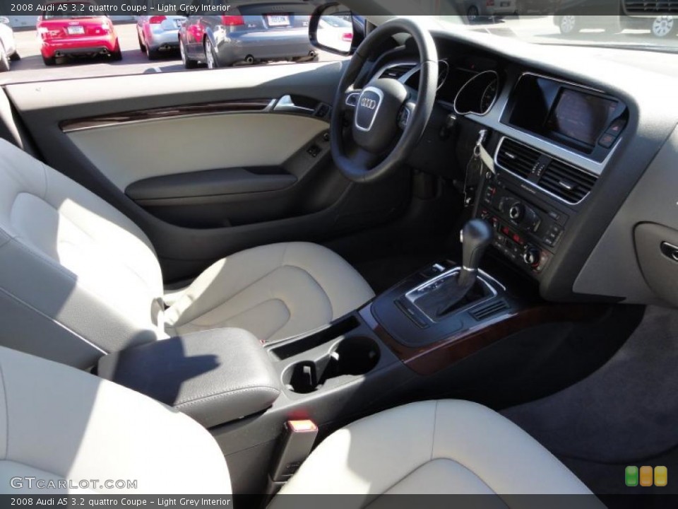 Light Grey Interior Photo for the 2008 Audi A5 3.2 quattro Coupe #46332036