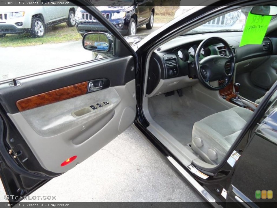 Gray Interior Photo for the 2005 Suzuki Verona LX #46334700