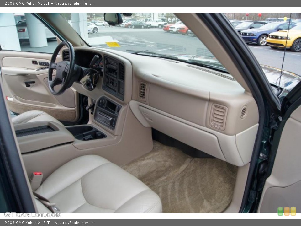 Neutral/Shale Interior Photo for the 2003 GMC Yukon XL SLT #46335576