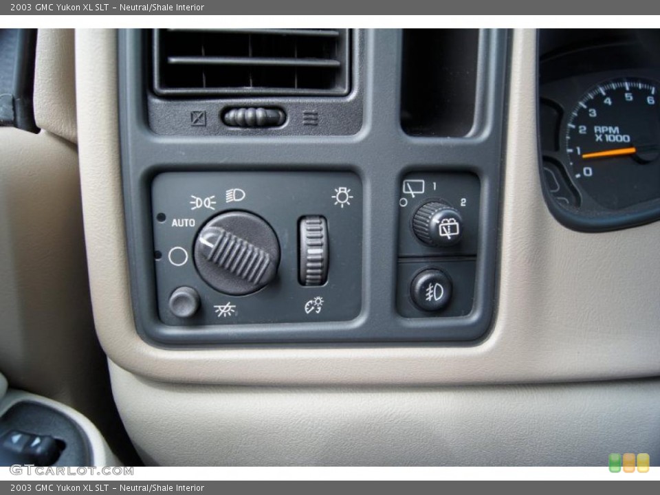 Neutral/Shale Interior Controls for the 2003 GMC Yukon XL SLT #46335810