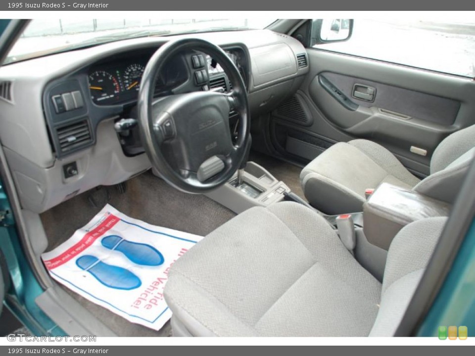 Gray Interior Photo for the 1995 Isuzu Rodeo S #46336090