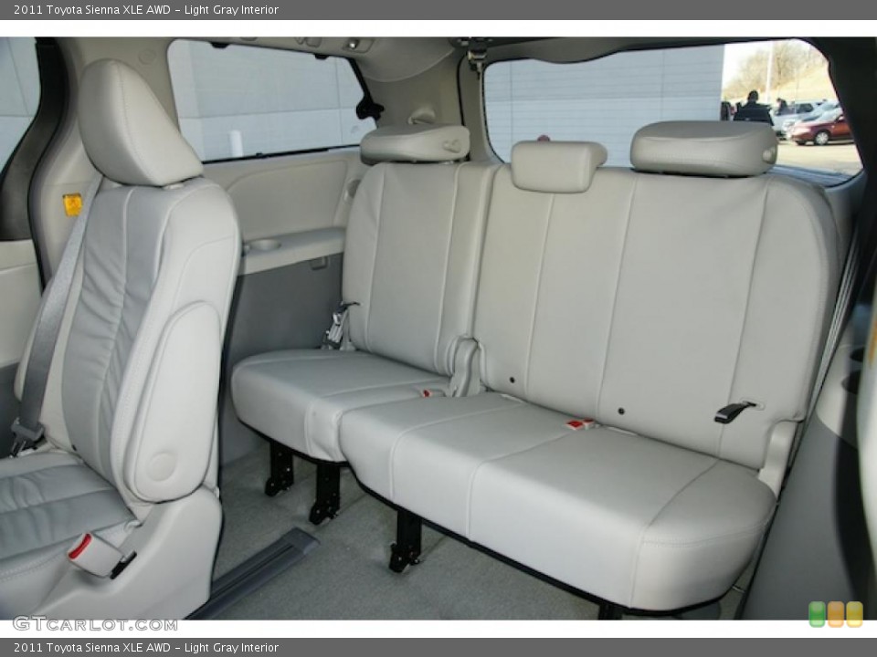 Light Gray Interior Photo for the 2011 Toyota Sienna XLE AWD #46338249
