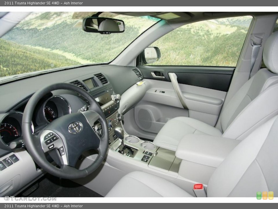Ash Interior Photo for the 2011 Toyota Highlander SE 4WD #46338330