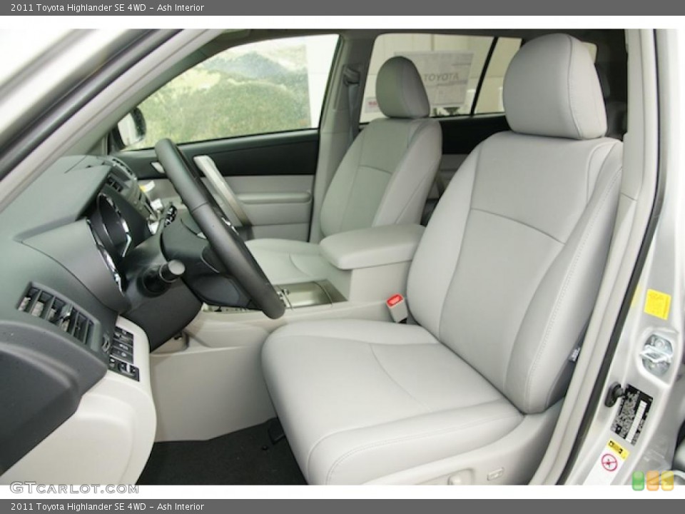 Ash Interior Photo for the 2011 Toyota Highlander SE 4WD #46338342