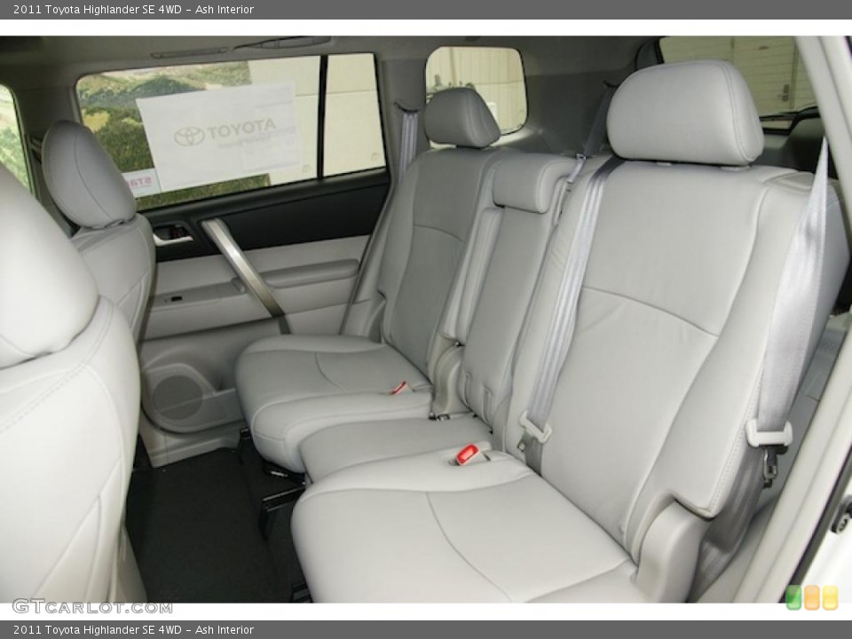 Ash Interior Photo for the 2011 Toyota Highlander SE 4WD #46338351