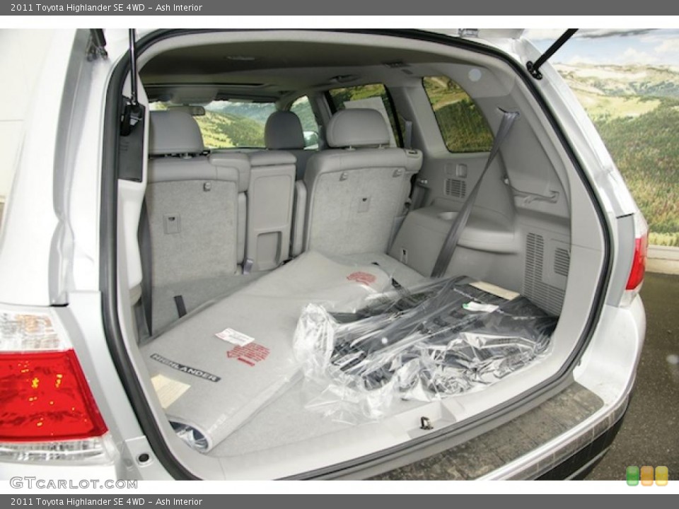 Ash Interior Photo for the 2011 Toyota Highlander SE 4WD #46338360