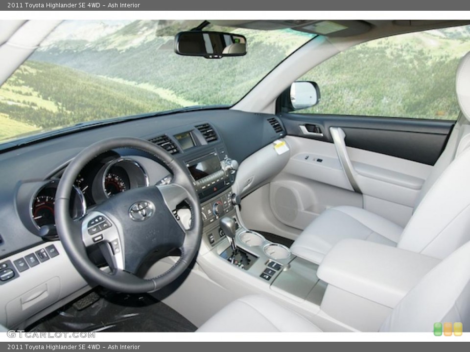 Ash Interior Photo for the 2011 Toyota Highlander SE 4WD #46338492