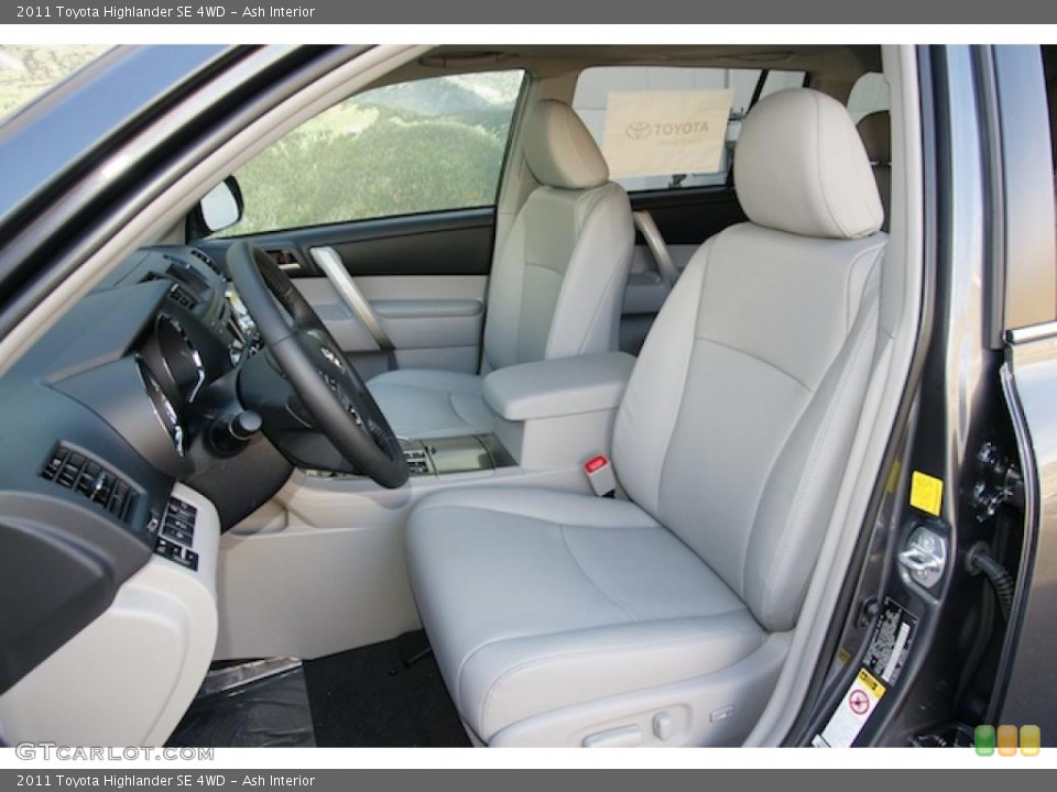 Ash Interior Photo for the 2011 Toyota Highlander SE 4WD #46338504
