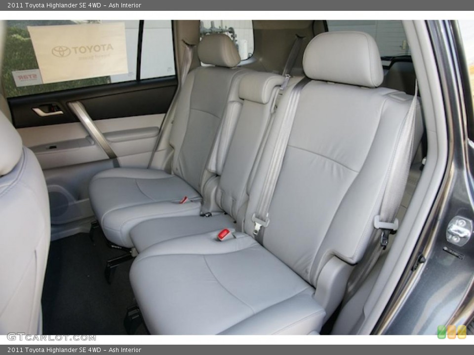 Ash Interior Photo for the 2011 Toyota Highlander SE 4WD #46338516