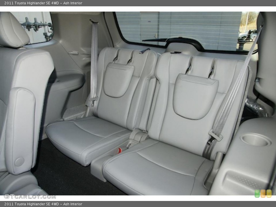 Ash Interior Photo for the 2011 Toyota Highlander SE 4WD #46338525
