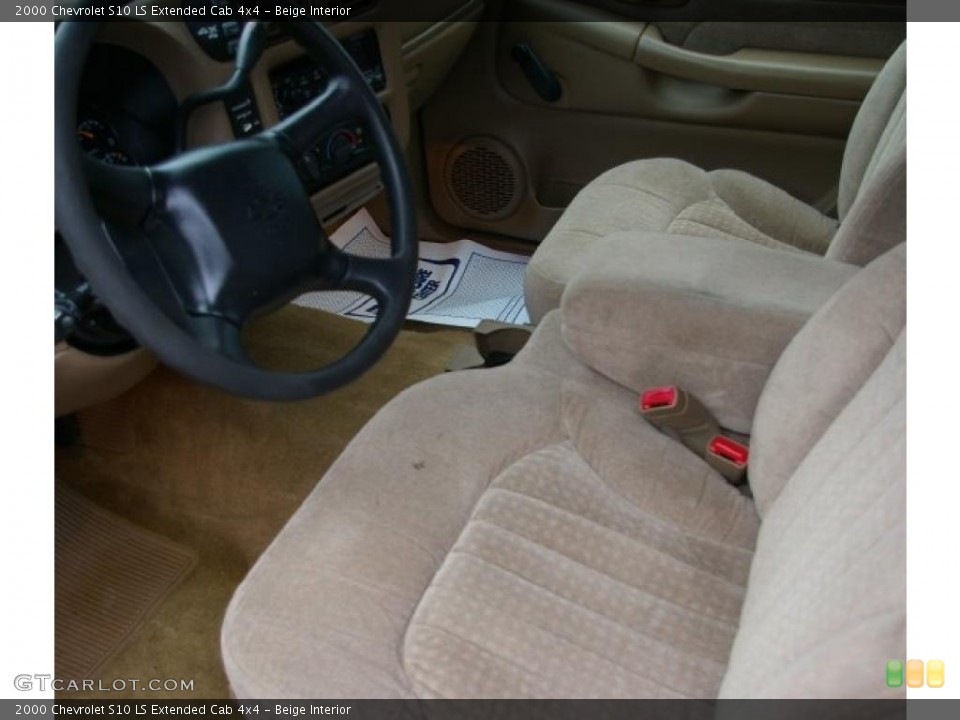 Beige Interior Photo for the 2000 Chevrolet S10 LS Extended Cab 4x4 #46342368