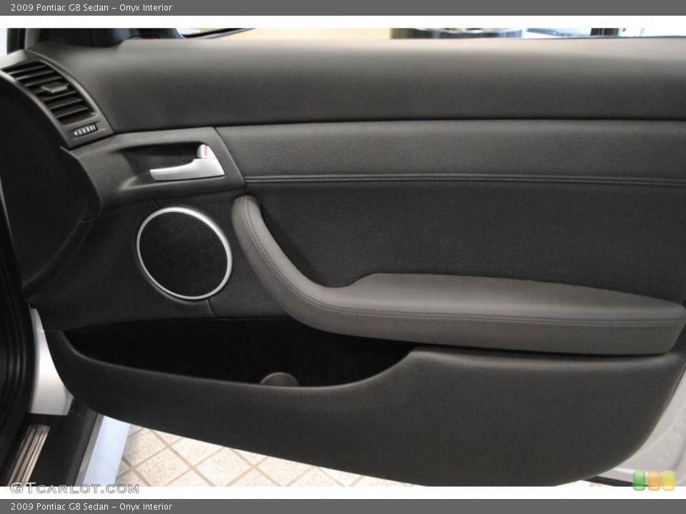 Onyx Interior Door Panel for the 2009 Pontiac G8 Sedan #46348385