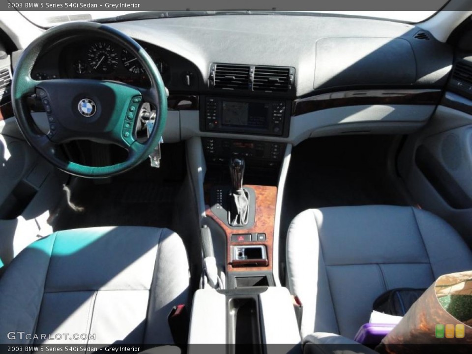 Grey Interior Dashboard for the 2003 BMW 5 Series 540i Sedan #46351058
