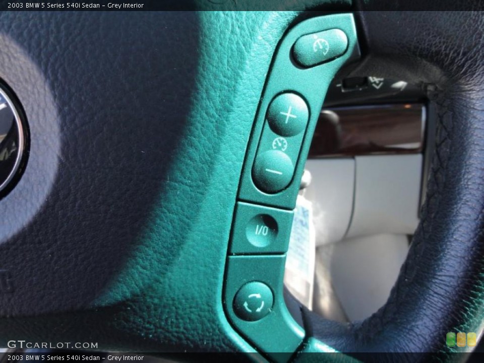 Grey Interior Controls for the 2003 BMW 5 Series 540i Sedan #46351148
