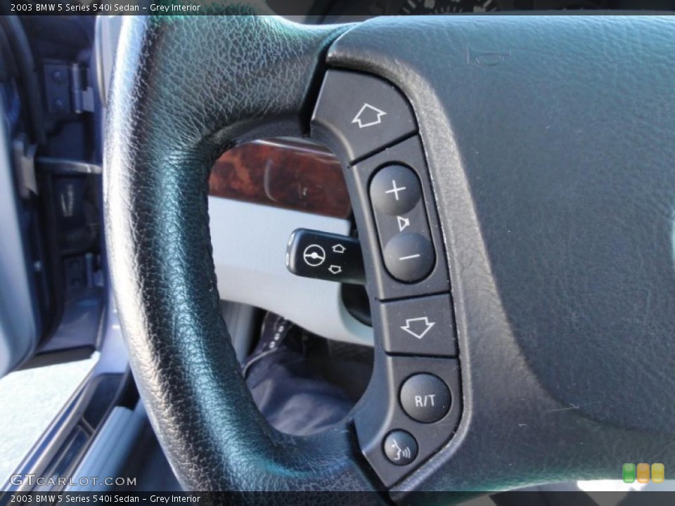 Grey Interior Controls for the 2003 BMW 5 Series 540i Sedan #46351151