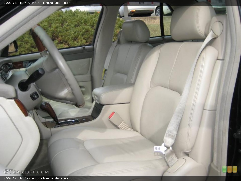 Neutral Shale Interior Photo for the 2002 Cadillac Seville SLS #46354751