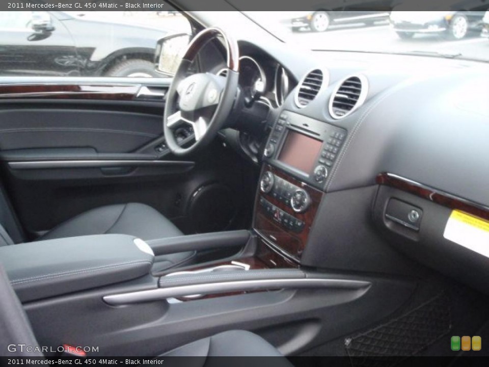 Black Interior Dashboard for the 2011 Mercedes-Benz GL 450 4Matic #46361963
