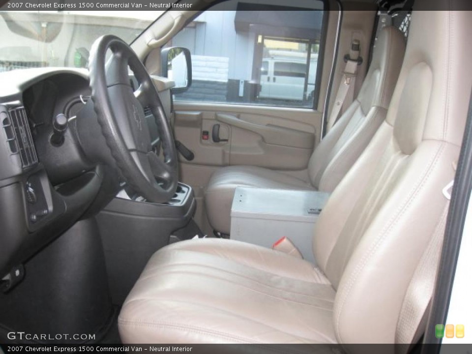 Neutral Interior Photo for the 2007 Chevrolet Express 1500 Commercial Van #46363583