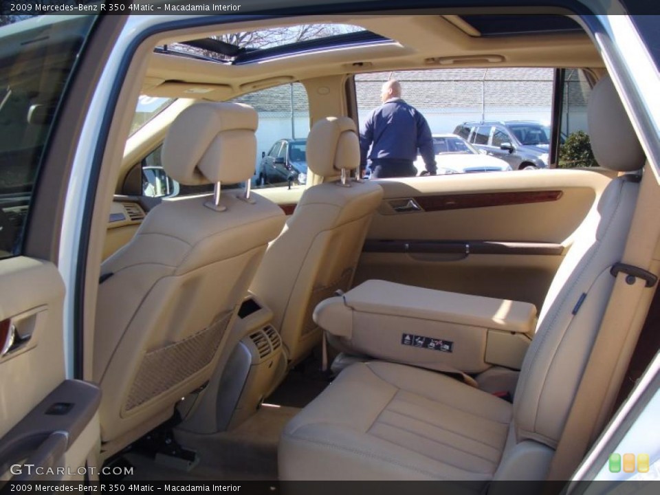 Macadamia Interior Photo for the 2009 Mercedes-Benz R 350 4Matic #46365461