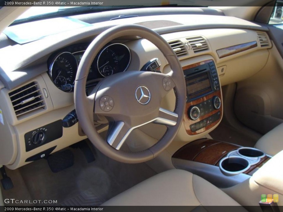 Macadamia Interior Photo for the 2009 Mercedes-Benz R 350 4Matic #46365467
