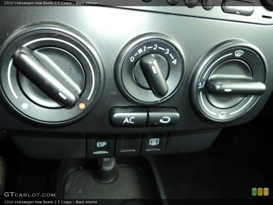 Black Interior Controls for the 2010 Volkswagen New Beetle 2.5 Coupe #46391966