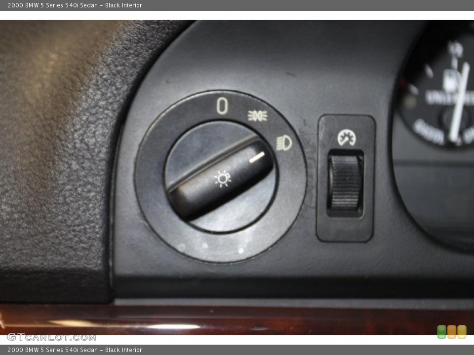 Black Interior Controls for the 2000 BMW 5 Series 540i Sedan #46394275