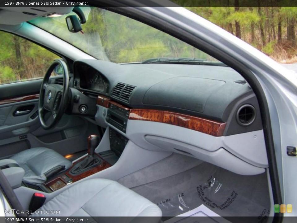 Gray Interior Photo for the 1997 BMW 5 Series 528i Sedan #46401447