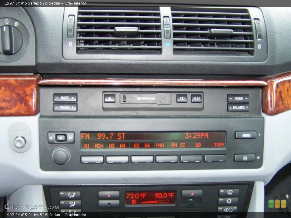 Gray Interior Controls for the 1997 BMW 5 Series 528i Sedan #46401648