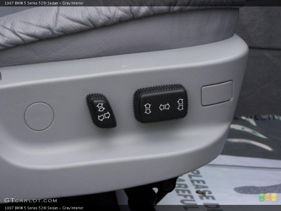 Gray Interior Controls for the 1997 BMW 5 Series 528i Sedan #46401804